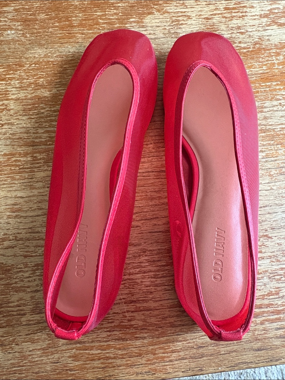 Like New Old Navy Red Mesh Women's Slip-On Ballet Flats Size 7 Trendy! - Picture 3 of 5